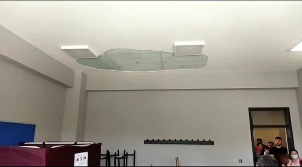 1684069402480.jpeg Oy kullanılırken tavan çöktü! İstanbul'da ilginç olay: 2 yaralı - 1