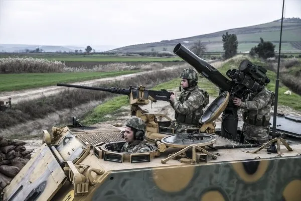 Komandolar sınırda tatbikat yaptı