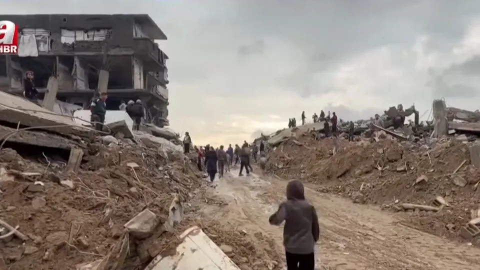 İsrail Gazze’de bir çocuğa saldırdı!