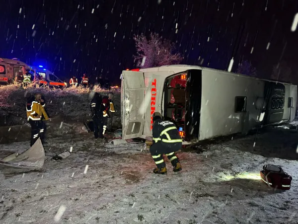 kastamonuda-yolcu-otobusu-devrildi-olu-ve-yaralilar-var-1706246153563.jpg