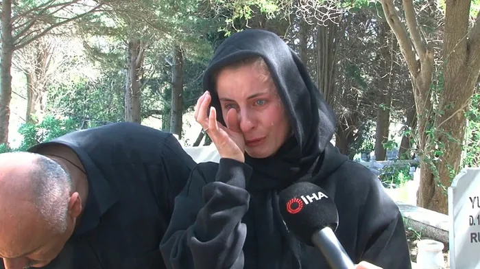 1712416399171.jpg Oğuz Murat Aci'nin eşi ve babası mezarı başında isyan etti: Bizim bayramlarımızı karaya çevirdi - 2