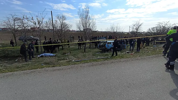 konyada-dehset-otomobil-otobus-duragina-daldi-olu-ve-yaralilar-var-1710837573295.jpeg Konya'da dehşet! Otomobil otobüs durağına daldı | Ölü ve yaralılar var - 5