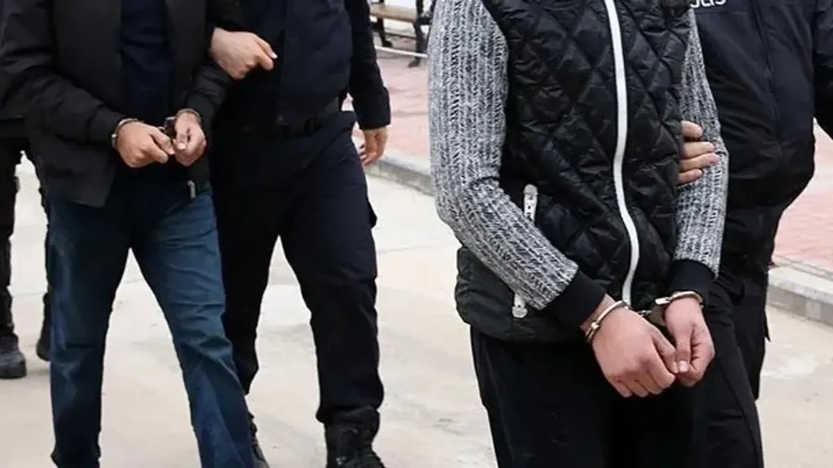 İzmir'deki terör operasyonunda 30 şüpheli yakalandı