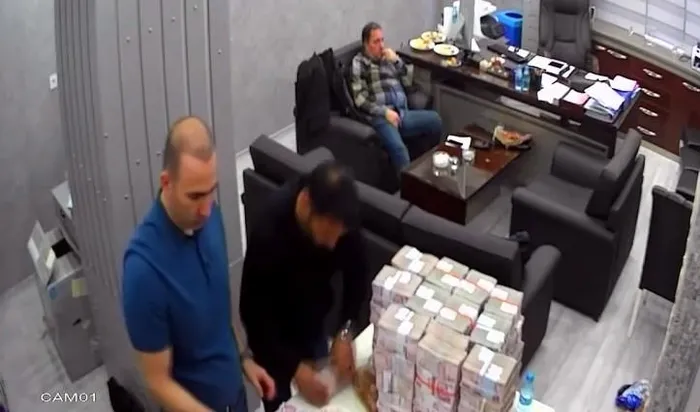 chpde-para-kulesinde-sorusturma-derinlesiyor-sisli-belediye-baskani-muammer-keskin-ifade-icin-adliyede-1711609989312.jpeg CHP'de para kulesinde soruşturma derinleşiyor! O isimlerin ifadeleri ortaya çıktı: Makbuzları yok! - 1