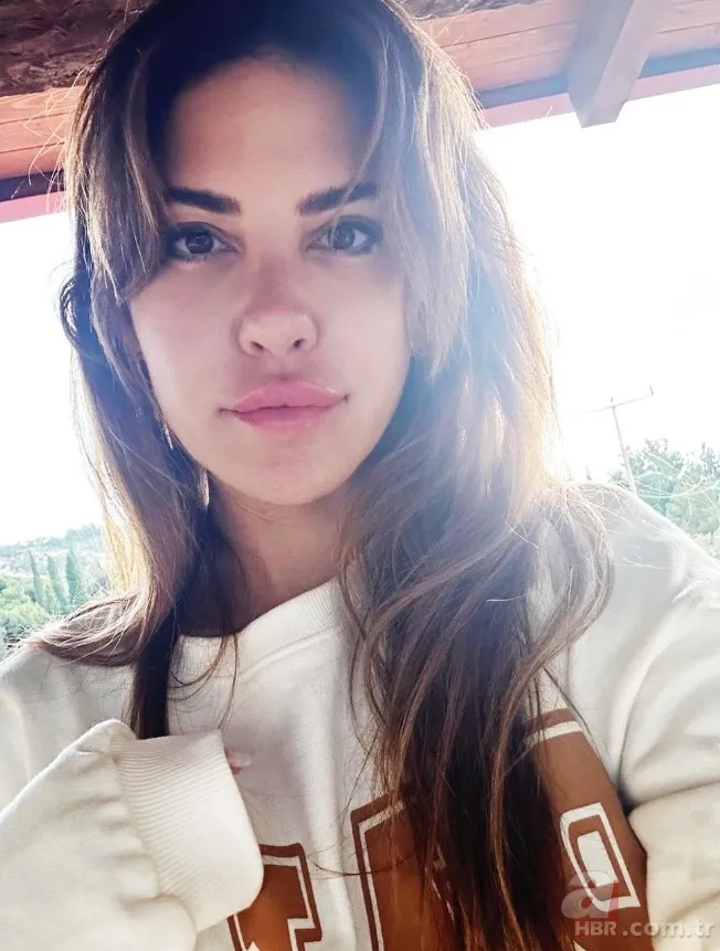 Türkan Şoray'ın güzeller güzeli kızına bakın! Yağmur Ünal'ın babası da oyuncuymuş! Meğer kendisi gibi... 12