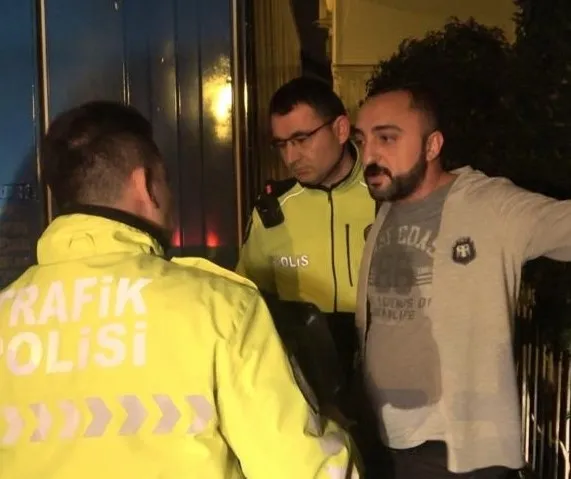 bursa-polisinin-surucuyle-imtihani-alkolmetreye-uflememek-icin-direndi-ekmegimden-olurum-1666251528910.jpg Bursa polisinin sürücüyle imtihanı! Alkolmetreye üflememek için direndi! - 1