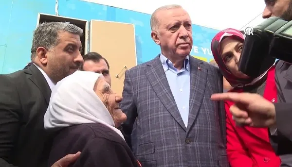 Başkan Erdoğan Diyarbakır’da yaşlı teyze ile sohbet etti: Allah’ım var, devletim var! Yeter bana...