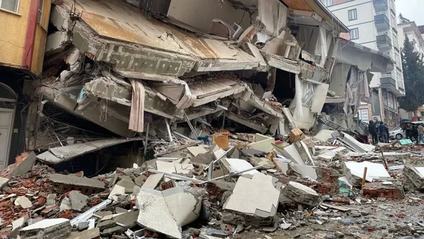 1677451874955.jpg İçişleri Bakanı Soylu'dan "hükümet istifa" sloganlarına yönelik açıklama: Buradan bir karmaşıklık çıktığını sanabilirler - 5