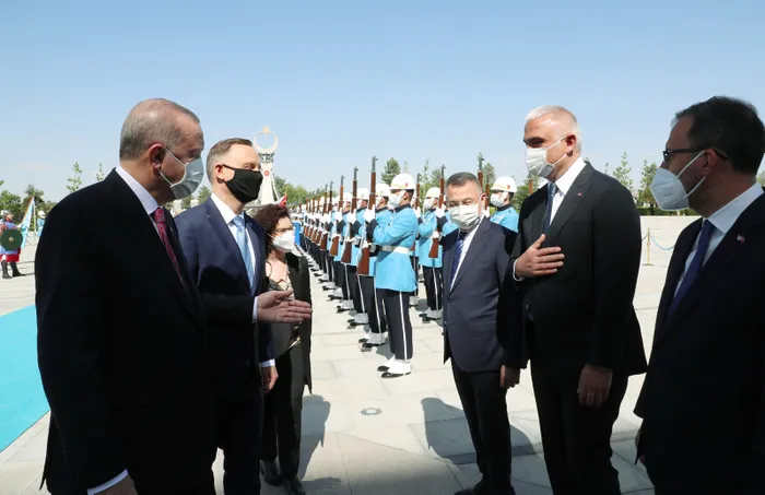 Son dakika: Polonya Cumhurbaşkanı Andrzej Duda Ankara’da! Başkan Erdoğan Külliye’de resmi törenle karşıladı