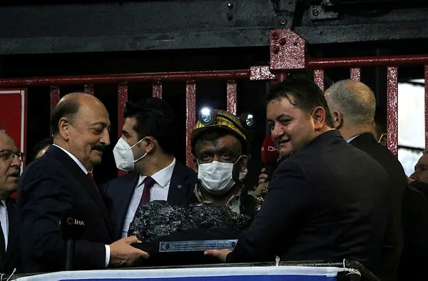 Son dakika: Çalışma ve Sosyal Güvenlik Bakanı Vedat Bilgin’den EYT ve asgari ücret açıklaması! EYT’ye yaş sınır gelecek mi? Asgari ücret ne kadar olacak?