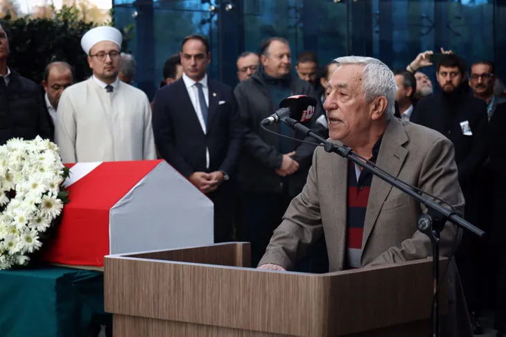 Hıncal Uluç 83 yaşında hayatını kaybetti! Turkuvaz Medya önünde tören düzenlendi! Ağabeyinden duygulandıran sözler
