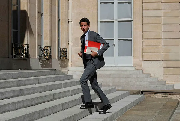 Fransa’nın ilk eşcinsel başbakanı: Irkçı, İslam düşmanı, sapkın...