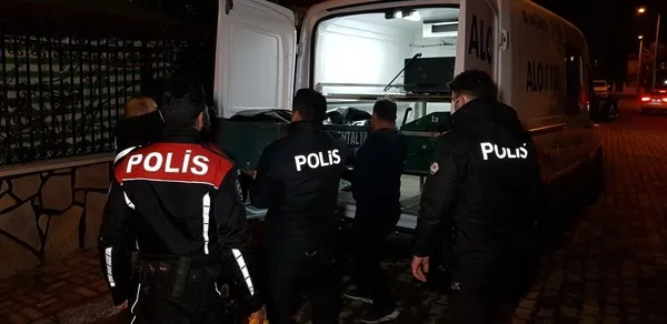1675065940569.jpg Antalya’da kaçan toplarını almak istemişlerdi! Metruk binada korkunç olay - 2
