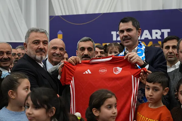 murat-kurum-birlikte-rahmet-vardir-dedi-ve-ekledi-31-martta-istanbulu-yeniden-ayaga-kaldiracagiz-1710270267476.jpg Murat Kurum 'Birlikte rahmet vardır' dedi ve ekledi: 31 Mart'ta İstanbul'u yeniden ayağa kaldıracağız - 5