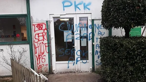 Fransa'da PYD/PKK yandaşlarından camiye saldırı - 2