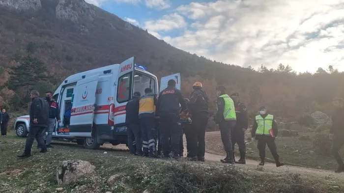 Son dakika: Otomobil şarampole uçtu! Ölü ve yaralılar - 3