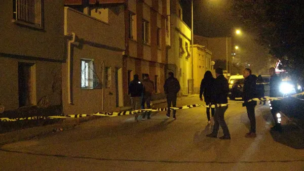 Adana'da polisi alarma geçiren olay! Öğrenciler evlerinin bahçesinde el bombası buldu - 2