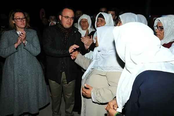 Umre'den dönen Roman vatandaşlar dualarla karşılandı - 1