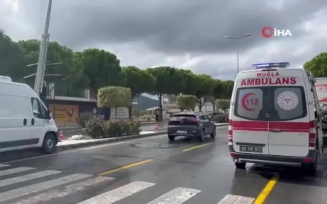 Minibüs direğe çarptı sürücü yaralandı