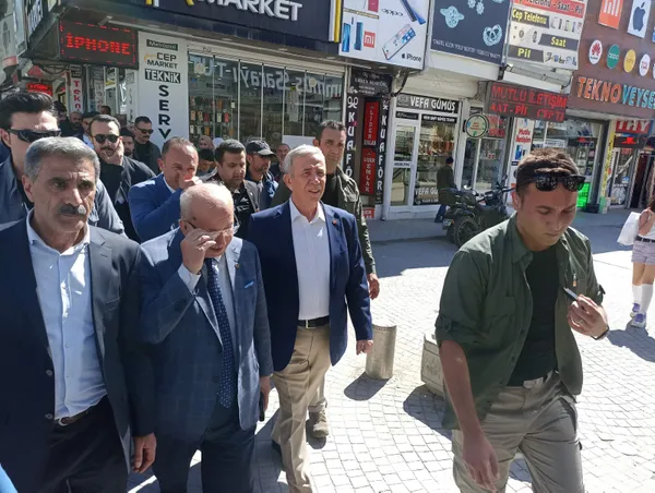 CHP’li Ankara Büyükşehir Belediye Başkanı Mansur Yavaş’tan Van’da Selahattin Demirtaş’a destek!