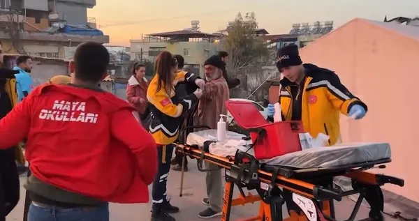 Sağlık Bakanı Fahrettin Koca: Deprem bölgesinde tetanos riskine karşı aşılama başladı