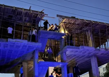 Yüksek gerilim hattına dokunan işçi elektrik akımına kapılarak hayatını kaybetti