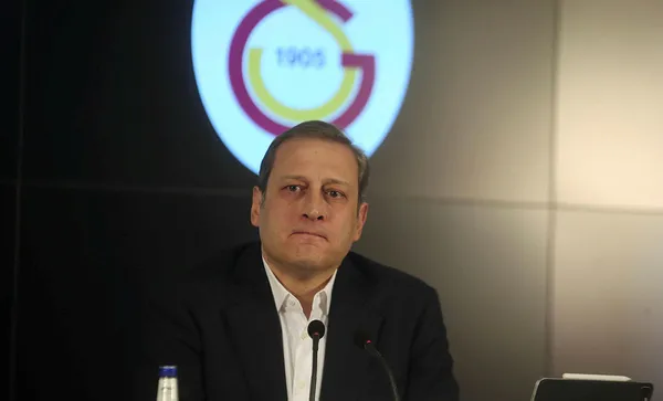 galatasarayin-yeni-teknik-direktoru-domenec-torrent-istanbulda-1641936138495.jpg Galatasaray'ın yeni teknik direktörü Domenec Torrent İstanbul'da - 2