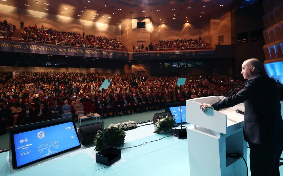 Başkan Erdoğan bizzat altını çizdi: Evlilik yaşı yükseliyor doğurganlık hızı düşüyor - 12