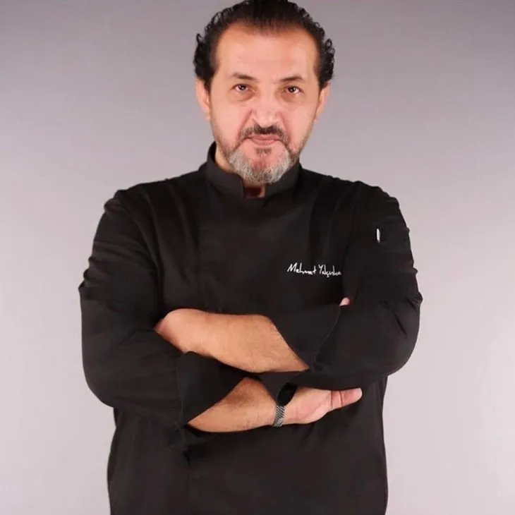 Masterchef jürisi Mehmet Yalçınkaya’nın babası son yolculuğuna uğurlandı! Gözyaşlarını tutamadı