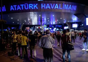 Ünlüler Atatürk Havalimanı'ndaki terör saldırısını kınadı