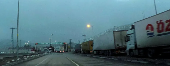 Sınırda koronavirüs alarmı! İran’a giden TIR şoförleri tedirgin…