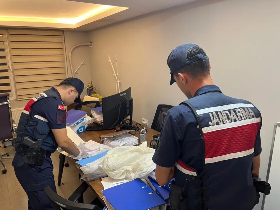 nvi-maskesiyle-veri-vurgunu-kisisel-veri-sebekesi-cokertildi-1789533839219.jpeg Aydo Yazılım'a siber casusluk operasyonu: "NVİ" maskesiyle veri vurgunu! Siber şebekeden 18 yaş altı skandalı - 1
