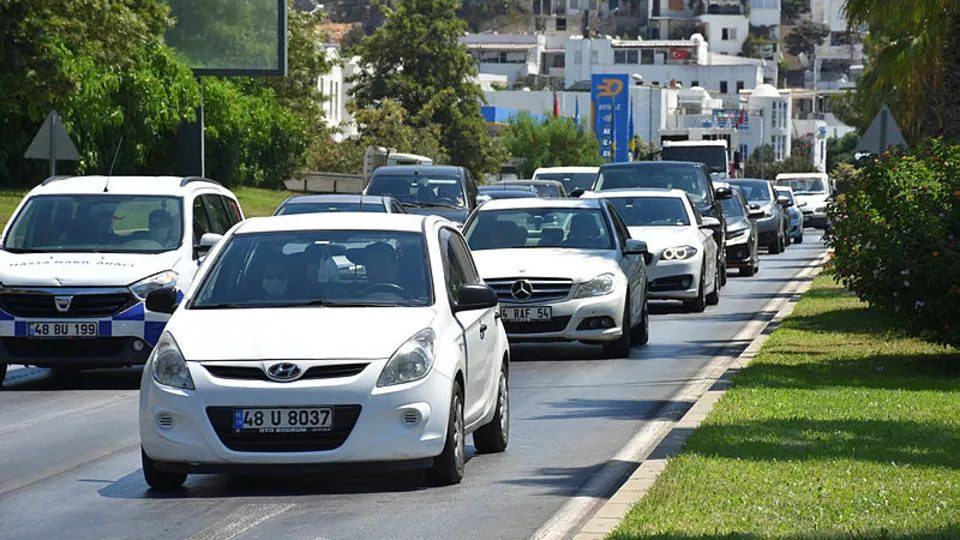 Bodrum'a son 3 günde 300 bine yakın araç giriş yaptı
