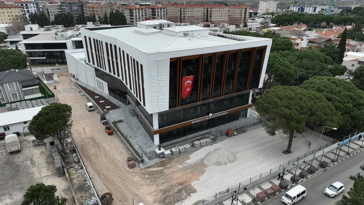 Manisa'daki 86 yıllık halk kütüphanesi yeni binasına taşınıyor
