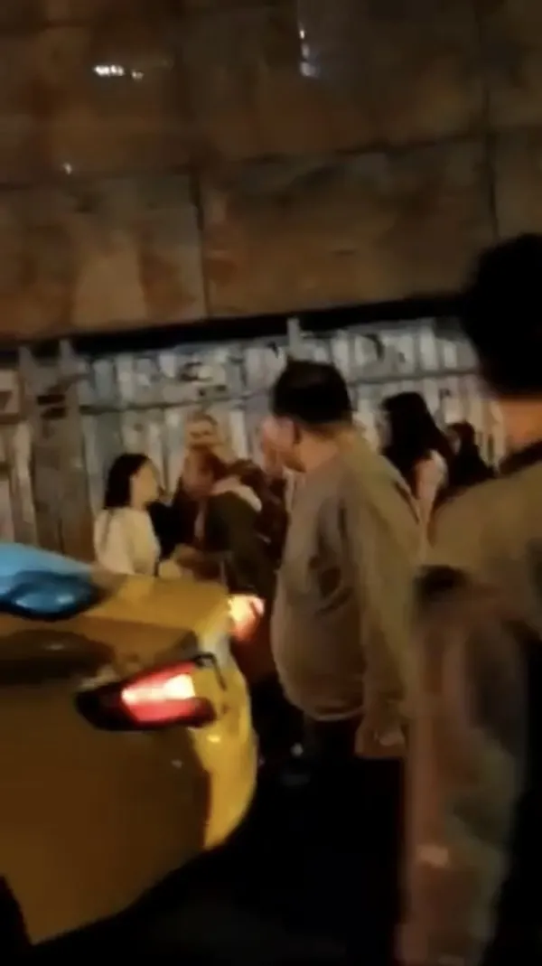 beyoglunda-bir-yanlis-anlasilma-yuzunden-engelli-genci-bicaklayip-gasp-ettiler-1668934747154.jpg Beyoğlu’nda bir yanlış anlaşılma yüzünden engelli genci bıçaklayıp gasp ettiler - 4