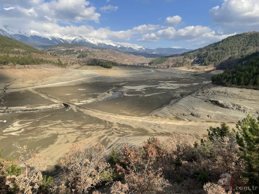 Bursa'nın içme suyu kaynaklarından Nilüfer Barajı kurudu 11