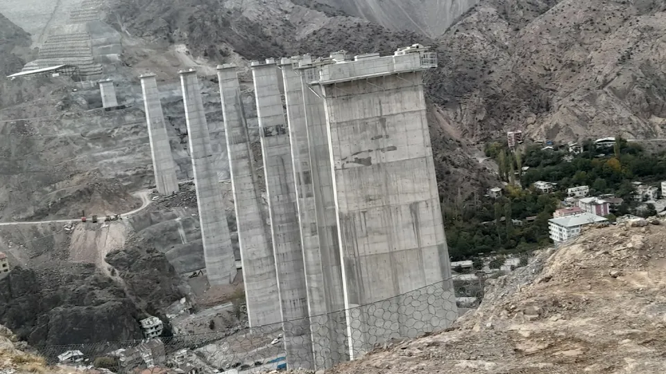 Yusufeli Barajı şehrin çehresini değiştirdi! En yüksek ayaklı 2'nci viyadüğü açıldı