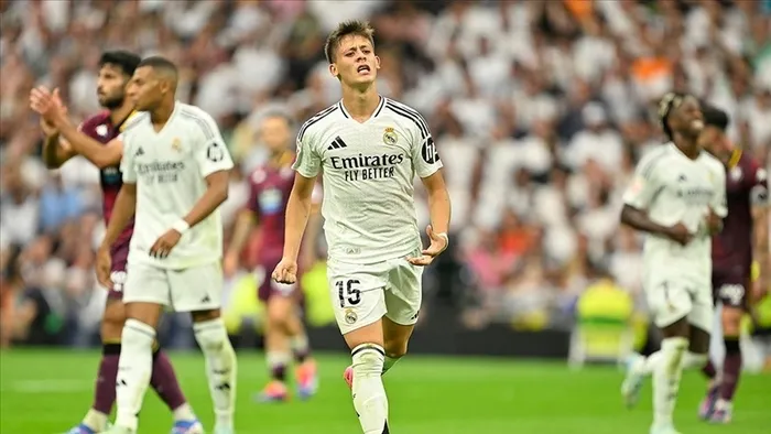 Real Madrid dünya tarihine geçti! Yıllık bir milyar avroya ulaşan gelir...