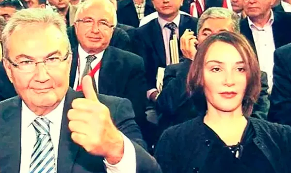 1670842592175.jpg CHP'den istifa eden Aslı Baykal'dan Kemal Kılıçdaroğlu'na sert tepki! Bakanlığa yürüyeceğine Temel Bey'e savunma desin - 2