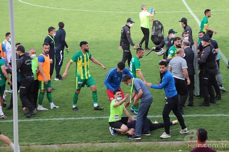 Maç bitti saha karıştı! Futbolcular birbirine girdi