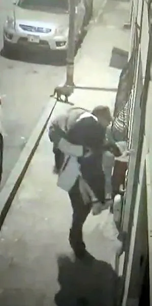 İstanbul’da cani sevgili kız arkadaşını bayıltana kadar dövüp çuval gibi sırtında taşıdı - 5