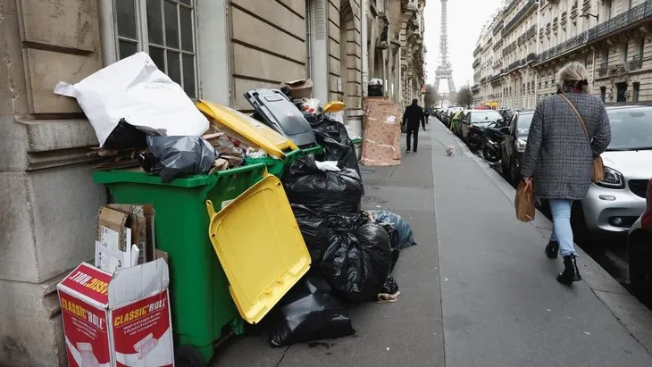 Fransa’nın başkenti Paris, çöp şehre dönüştü! Yetkililer birbirine girdi