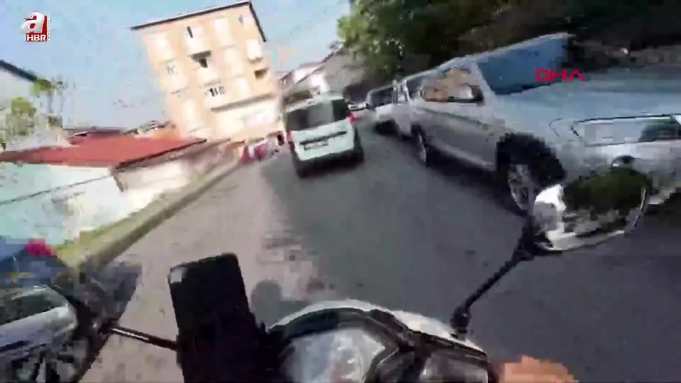 İstanbul’da motokuryeye keserle saldırdı