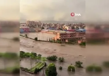 Nepal'de sel ve heyelan