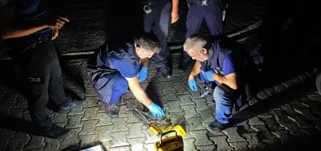 Bekçileri görünce Kalaşnikof'u ve çalıntı motosikleti bırakıp kaçtılar