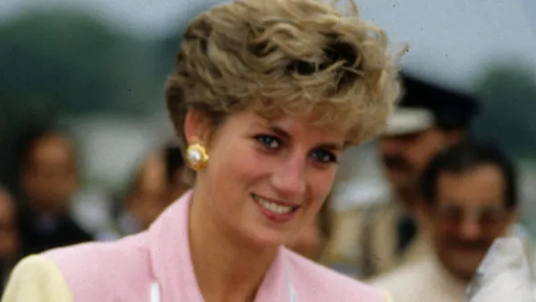 prenses-diananin-roportaj-vermesi-icin-sahte-belgelerle-kandirildigi-iddia-edildi-1605715759506.jpg Prenses Diana'nın röportaj vermesi için sahte belgelerle kandırıldığı iddia edildi - 2
