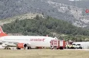 Antalya’da faciadan kıl payı dönüldü! Bir uçak daha gövdesi üzerine indi