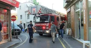 Fatih’in dar sokakları itfaiyeye geçit vermedi