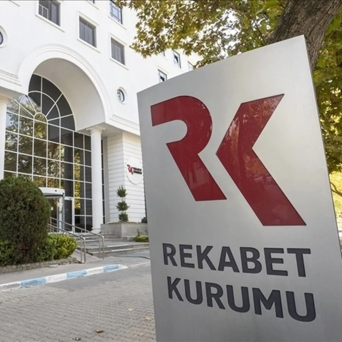 Yapay zekâ rekabetin merceğinde