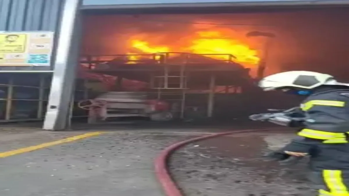 Kocaeli'de fabrika yangını söndürüldü